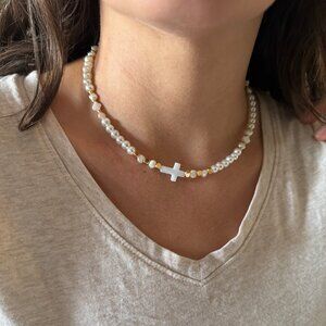 Elegant pearl, nácar cross and details in gold plated Necklace